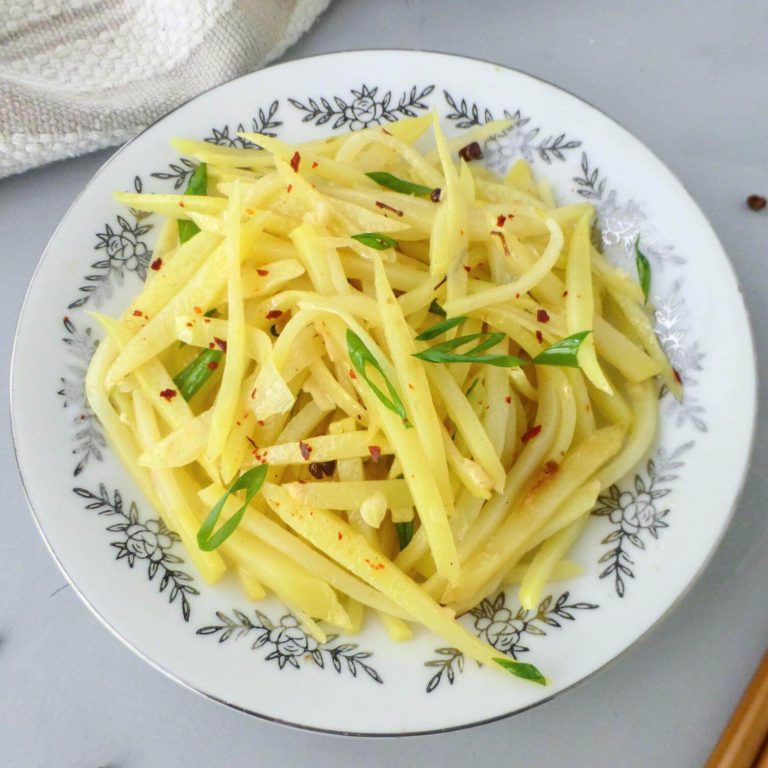 Sichuan Potato Stir-Fry (酸辣土豆丝)