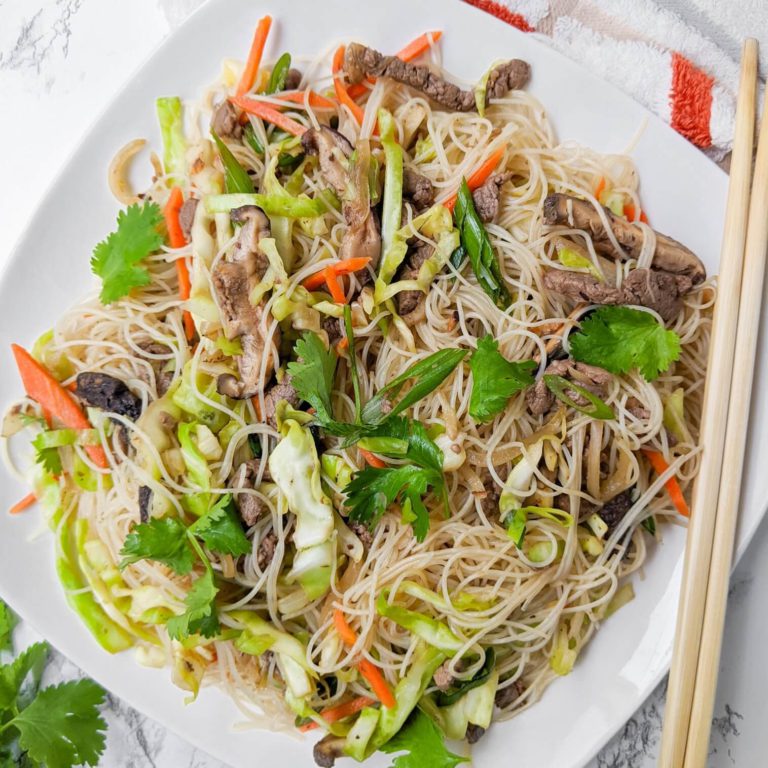 Mi Fen (Taiwanese Rice Vermicelli Stir fry, 炒米粉)